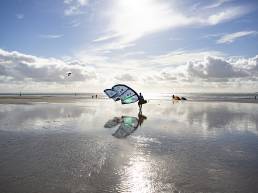 West Wittering kites launch